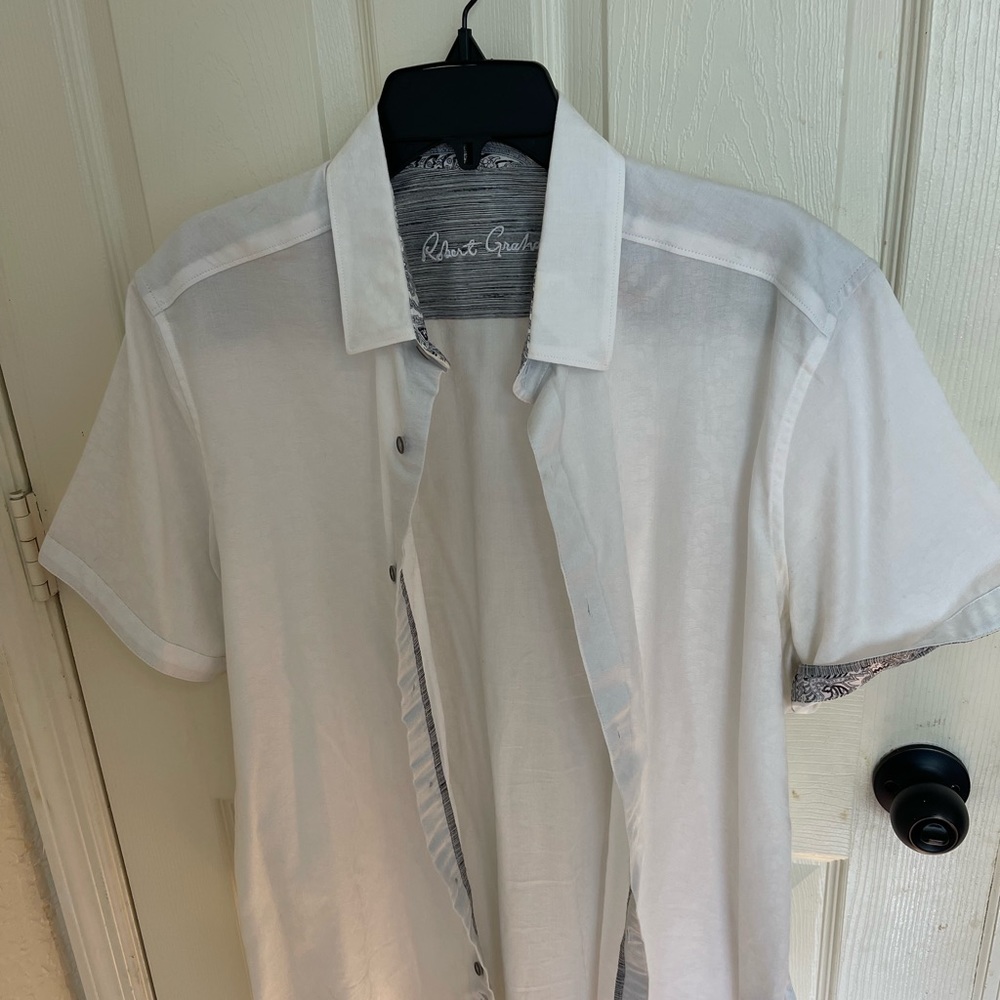 Beautiful Robert Graham Size L in EUC shirt sleeves